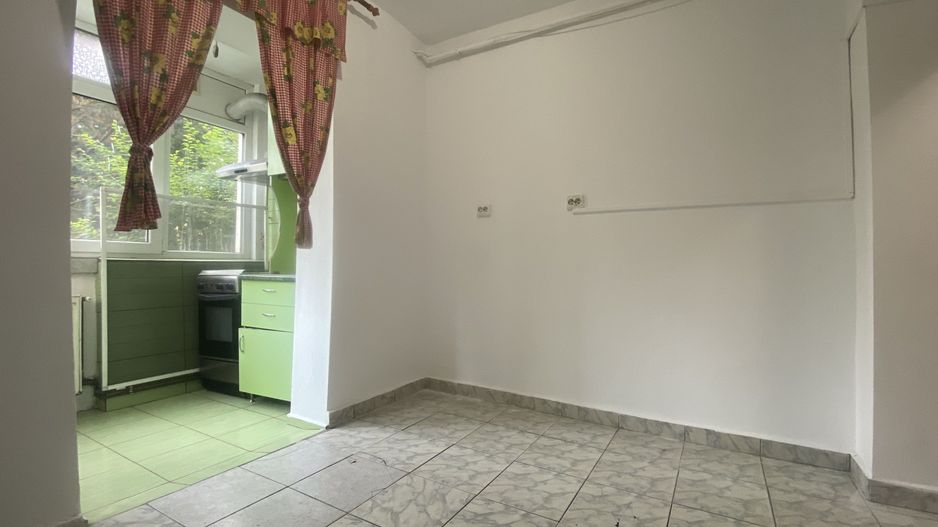 Micro 3, etajul 1! Vanzare apartament cu 3 camere, decomandat - Poză 7