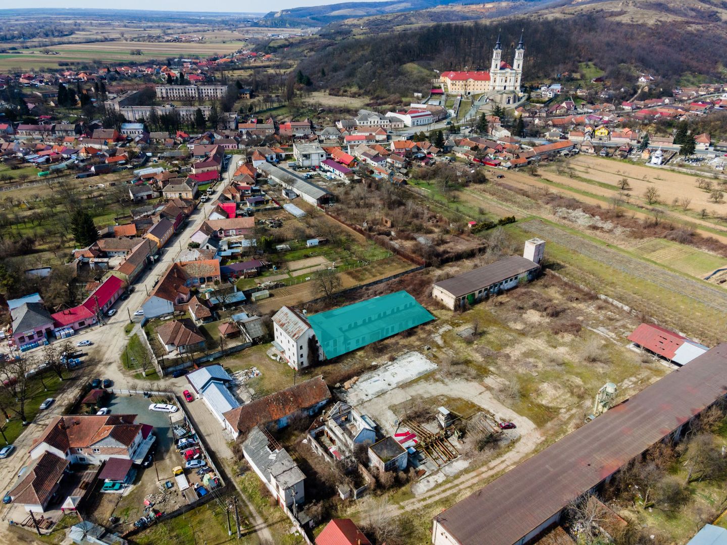 Hală spațioasă în Lipova oportunitate investiție - Poză 2