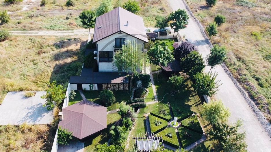 SOLD/ VANDUT Vila cu teren in Valu lui Traian - Poză 6