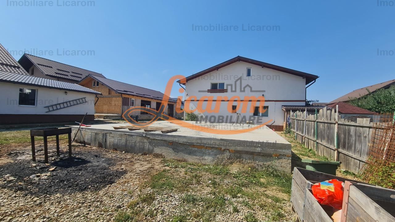 Proprietate in Cristian cu trei constructii+o fundatie,450000euro - Poză 5