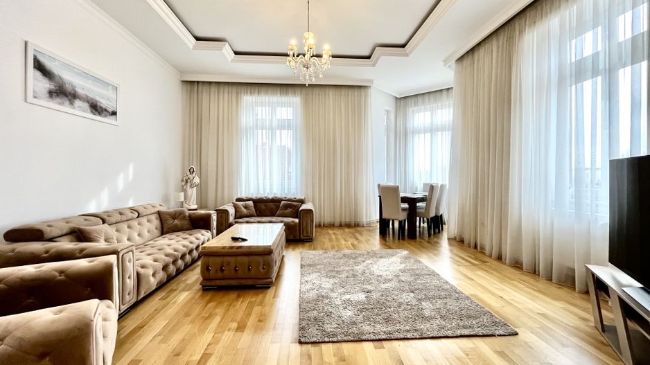 Apartament 3 camere, elegant si spațios, lângă parc, zona Centrala - Poză 1