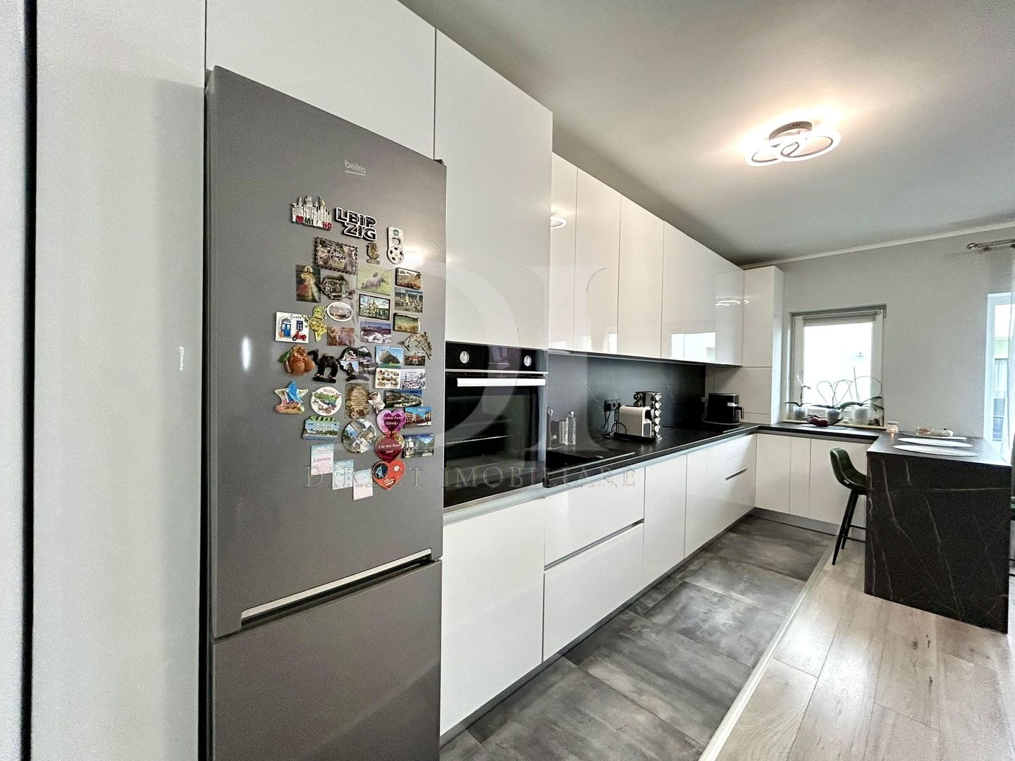 Apartament la cheie / terasa de 22 mp / Zona Terra - Poză 2