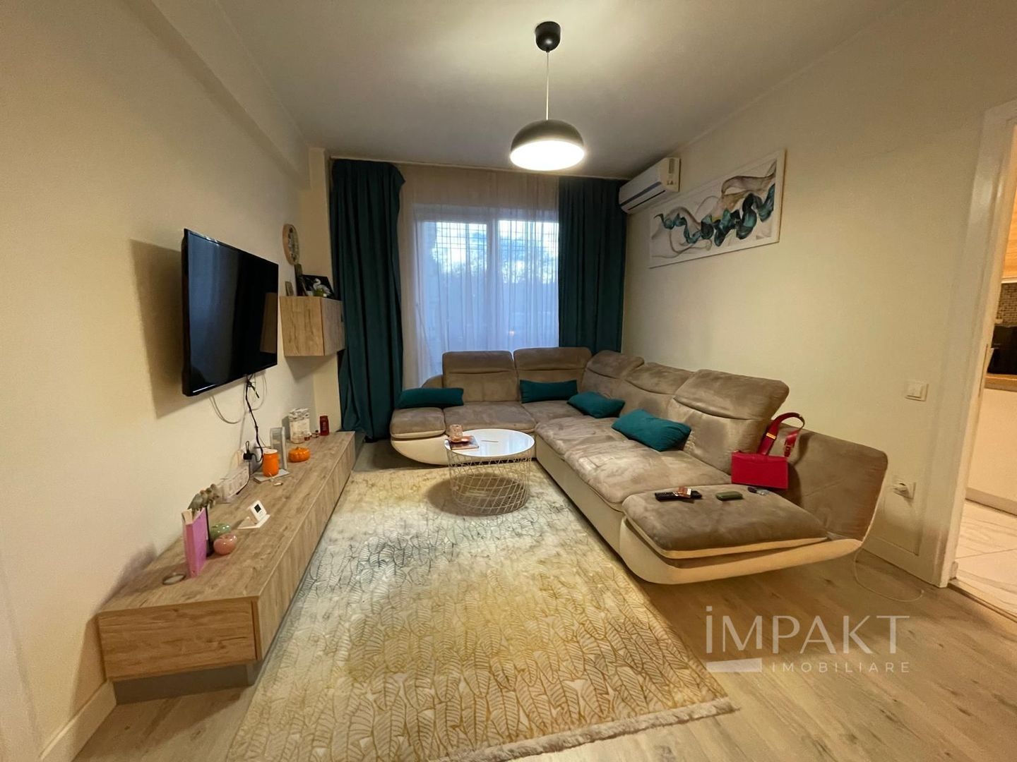Apartament superb de vanzare cu 2 camere, zona semicentrala! Parcare! - Poză 2