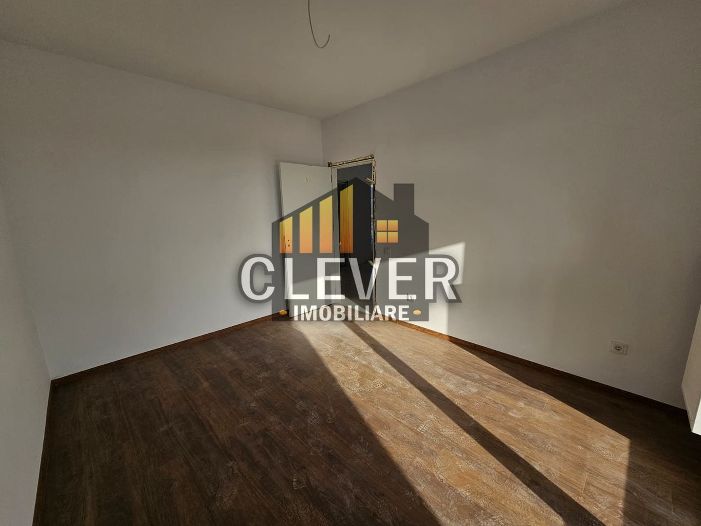 Apartament Finalizat 4 Camere Parcare Bonus Metrou Teclu - Poză 4