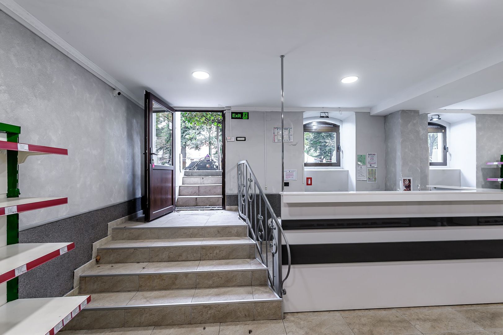 Spațiu comercial ultracentral, renovat, pe b-ul Revoluției, Arad. - Poză 2