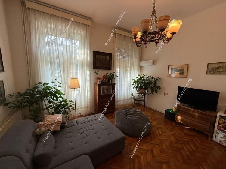 Apartament deosebit in Palat istoric 110 mp+ Balcon deschis- Piata Sf. Gheorghe - Poză 1