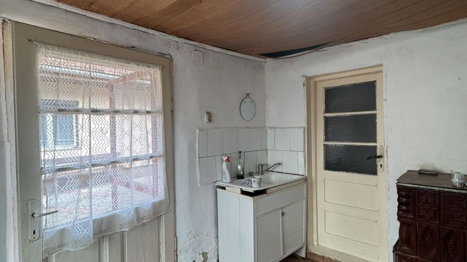 De vânzare Casă în Grădiște, curte + grădină proprie generoasă Arad - Poză 5