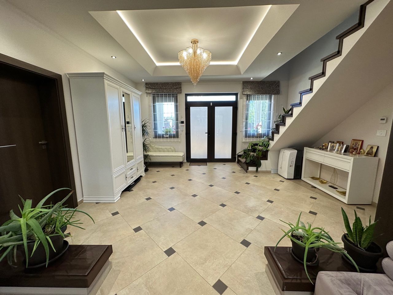 CASA EXCEPTIONALA CU LIVADA PROPRIE - Poză 18