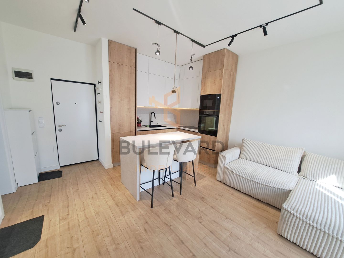 Apartament ultrafinisat la casa + curte, parcare, zona Gruia - stadion CFR - Poză 1