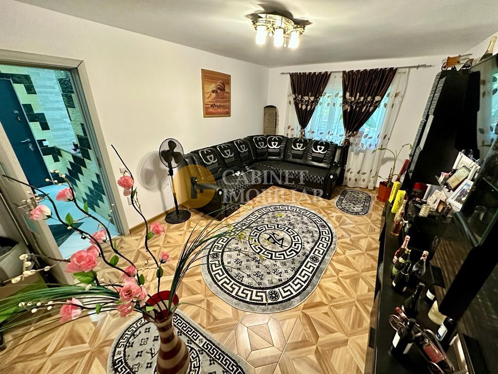 Apartament cu 4 Camere Decomandat - Parter Inalt - Zona Nicolina-Frumoasa - Poză 3