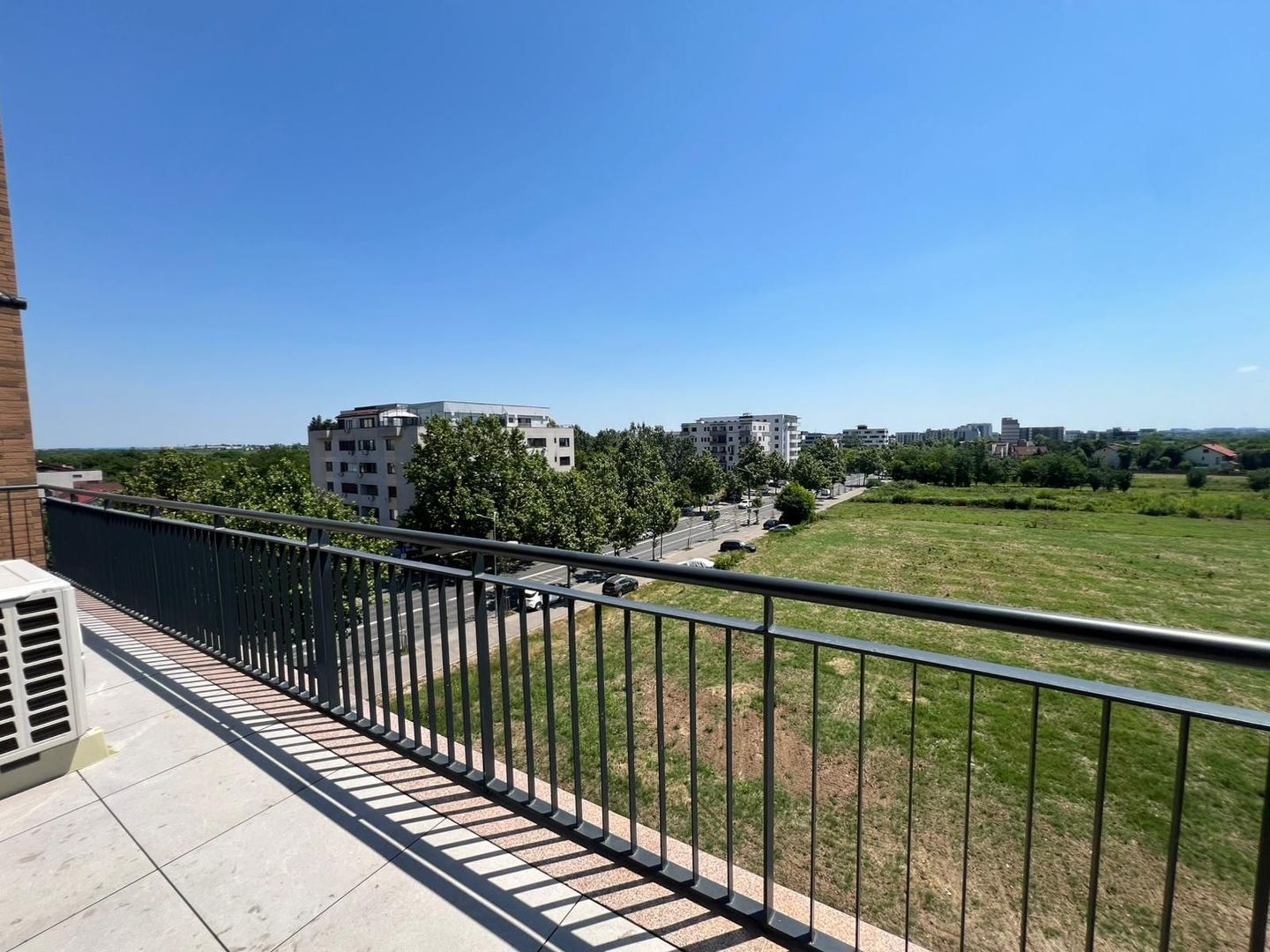 Apartament 2 Camere | Balcon cu Vedere spre Lac | Aproape de Metrou - Poză 5