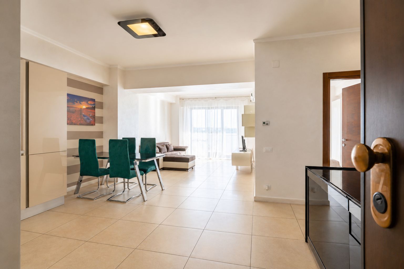 3 camere | 95 mp + terasă 20 mp | Vedere frontală lac | Mamaia-Cazino - Poză 4