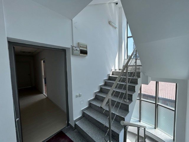 Inchiriere cladire moderna pentru clinica privata sau birouri - Poză 9