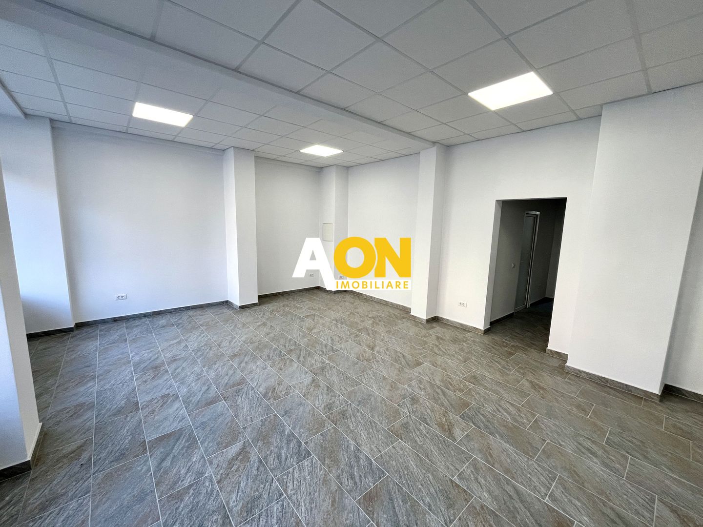 Spațiu Comercial, Trafic Pietonal, Complet Renovat - Poză 3