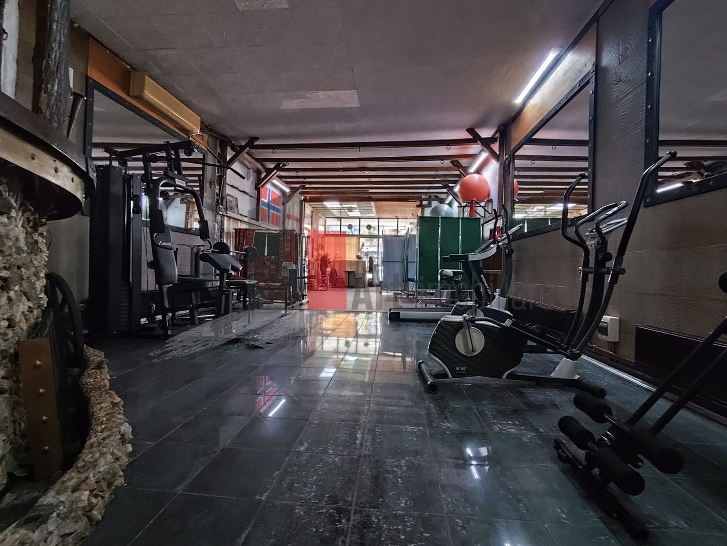 Spatiu comercial de inchiriat in Giulesti (langa stadion, complex comercial) - Poză 4