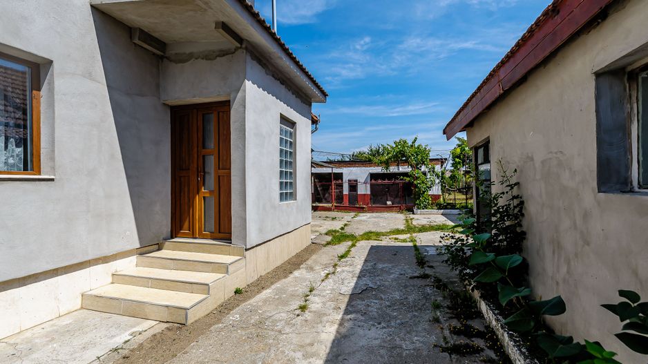 Casă cu 2 corpuri de clădire în Pecica, Arad. - Poză 5