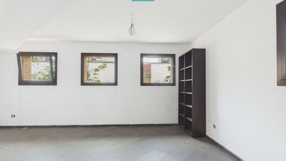Clădire comercială în zona Grădiște - Poză 21