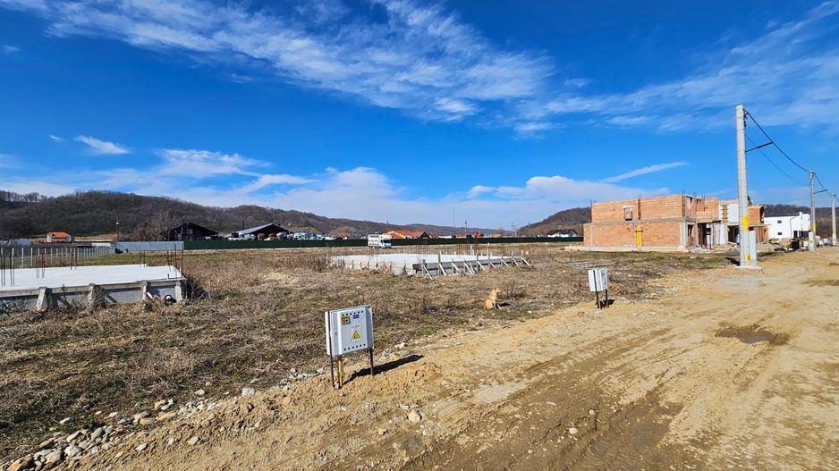 Vanzare teren cu temelie si AC, Micesti, 10 Km de Pitesti - Poză 2