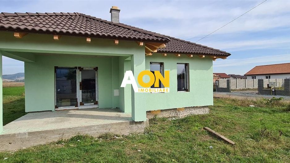 Casa la rosu cu toate utilitatile - Poză 2