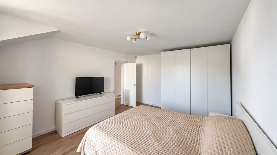 Vila cu 4 camere de închiriat | Henri Coandă | curte - Poză 7