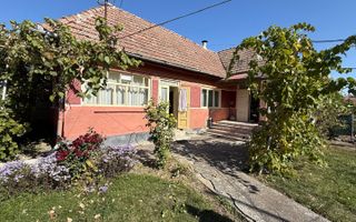 Casă în Ungheni preț 75.000 . 1100 mp teren - Poză 1