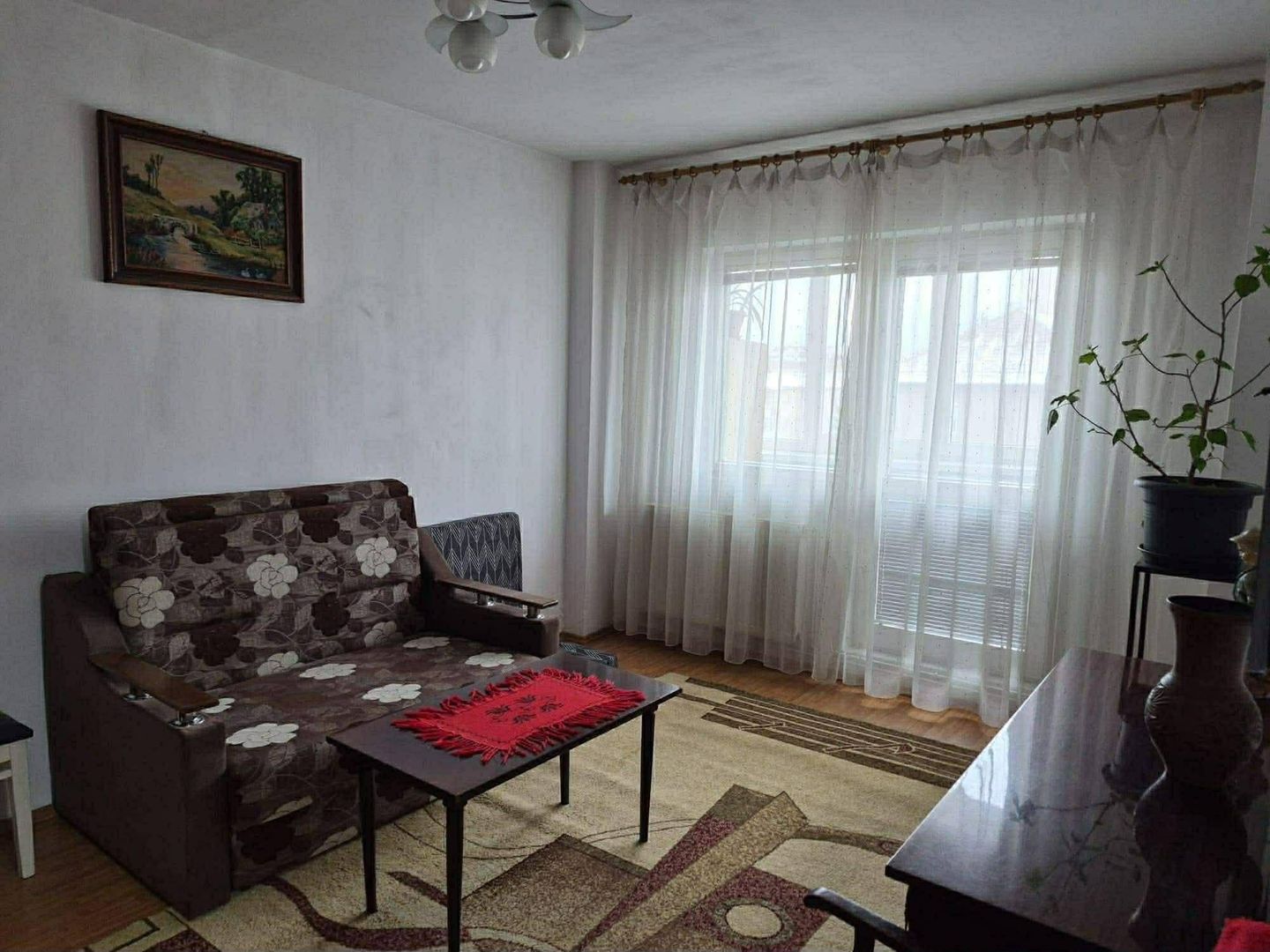 Apartament 2 camere+pivnita, decomandat, Strada Nicolae Iorga. - Poză 2