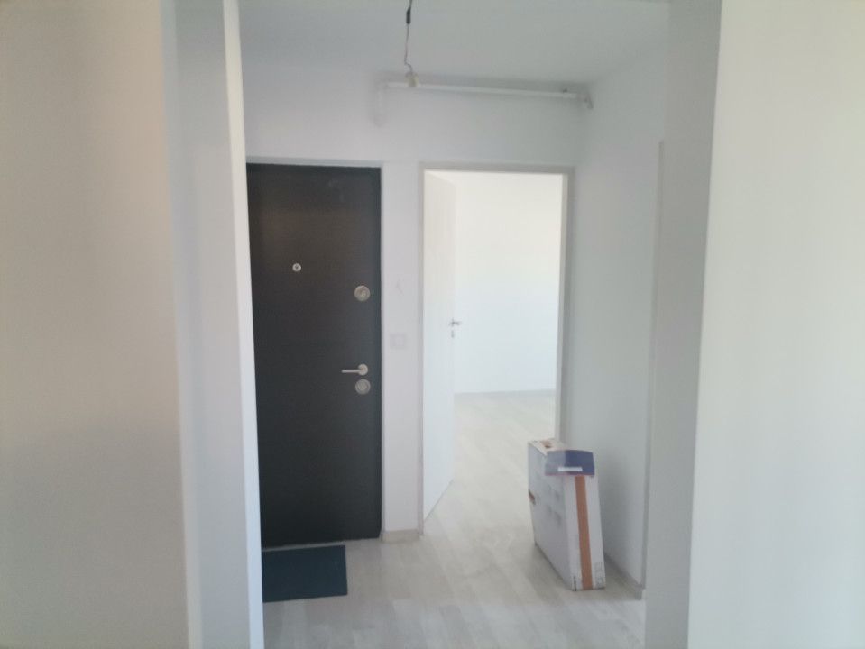 Vanzare apartament decomandat, renovat total, liber, Mioveni - Poză 2
