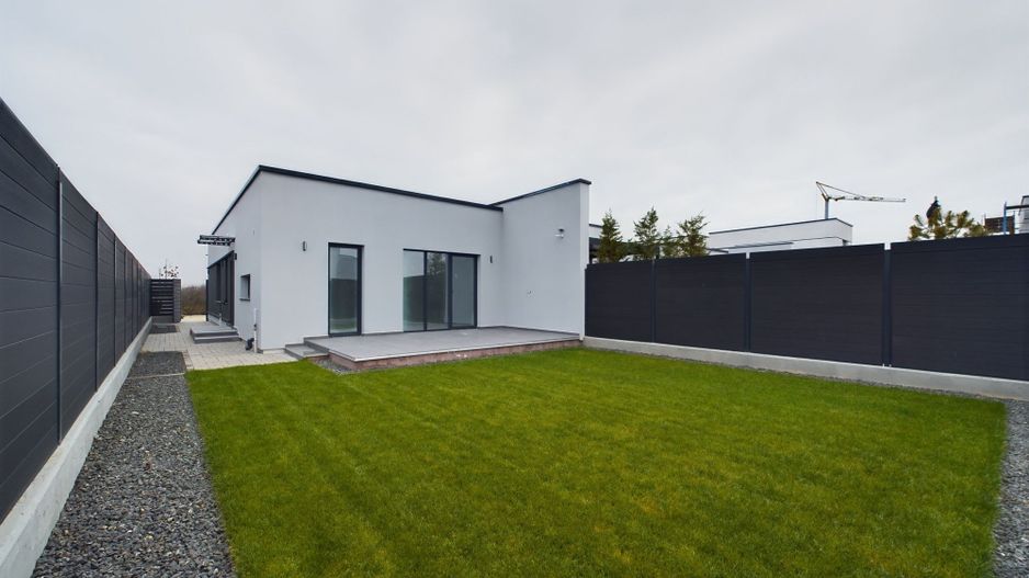 Duplex modern, pe parter, amplasat într-o zonă liniștită din Moșnița Nouă - Poză 14