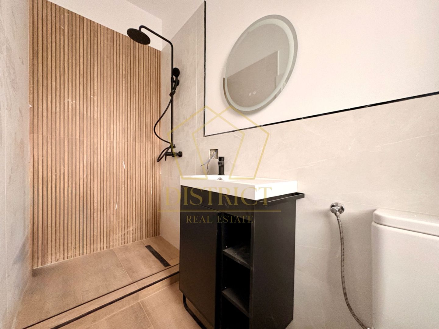 Duplex cu 4 camere, despărțit prin camera tehnica | Mosnita Veche - Poză 15