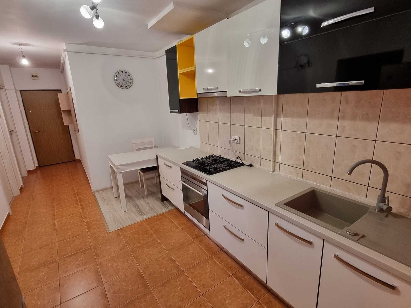 Apartament insorit, centrala termica proprie, boxa depozitare la subsol. - Poză 5