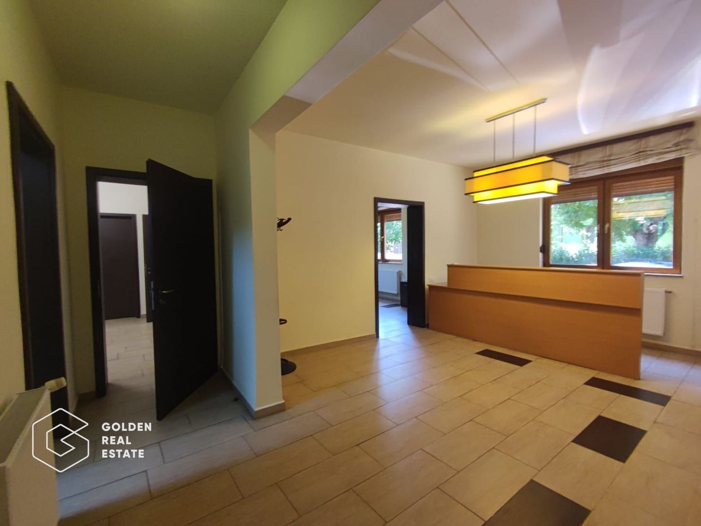 Spatiu cu multiple destinatii, 4 camere, locuri de parcare, Intim - Poză 1