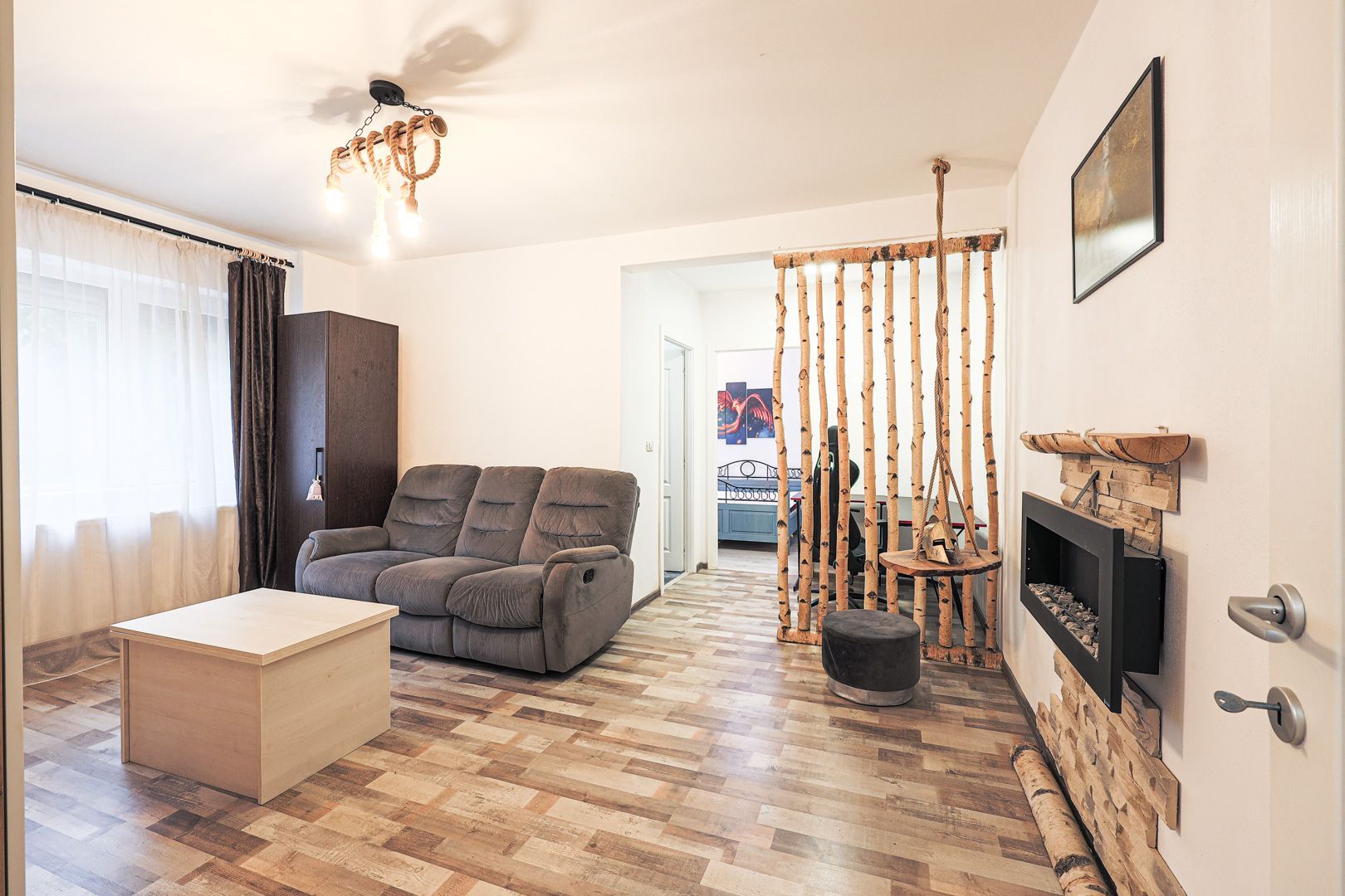 Apartament central, renovat și mobilat, pe strada Tudor Vladimirescu - Poză 1