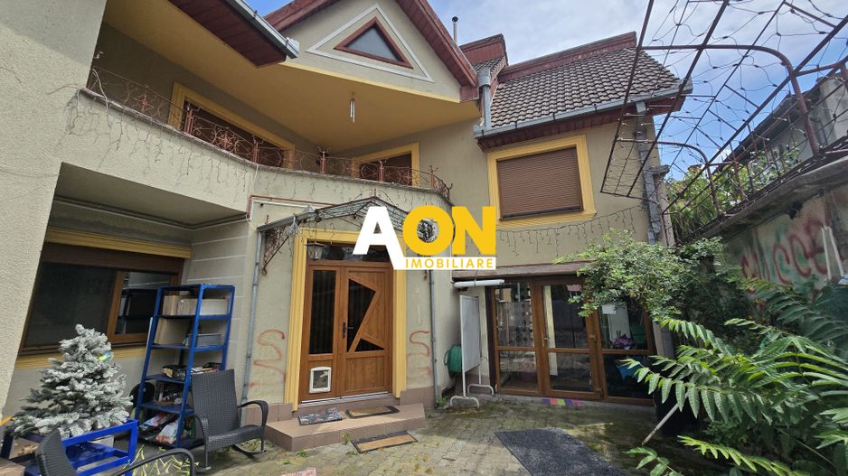 Vila cu 6 Camere,  Zona Centrala - Poză 1