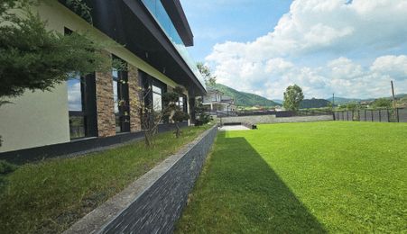 Casa cu piscina, terase panoramice, garaj