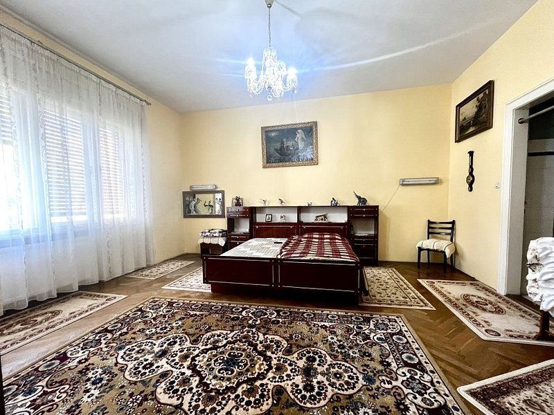 Apartament patrimoniu, 130 mp, cu garaj, et 1, in Piața Victoriei- Primărie - Poză 3
