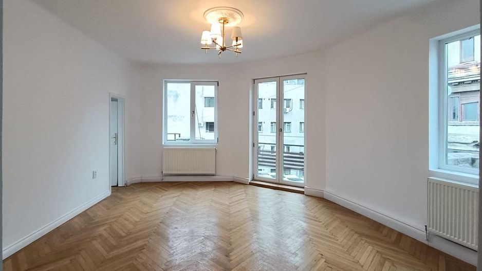 Vanzare apartament complet renovat zona Universitatii - Poză 1