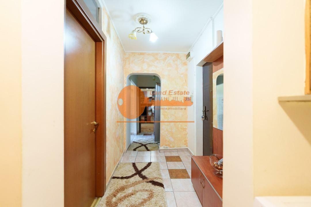 4 camere la 300m de Metrou Crangasi - Poză 13