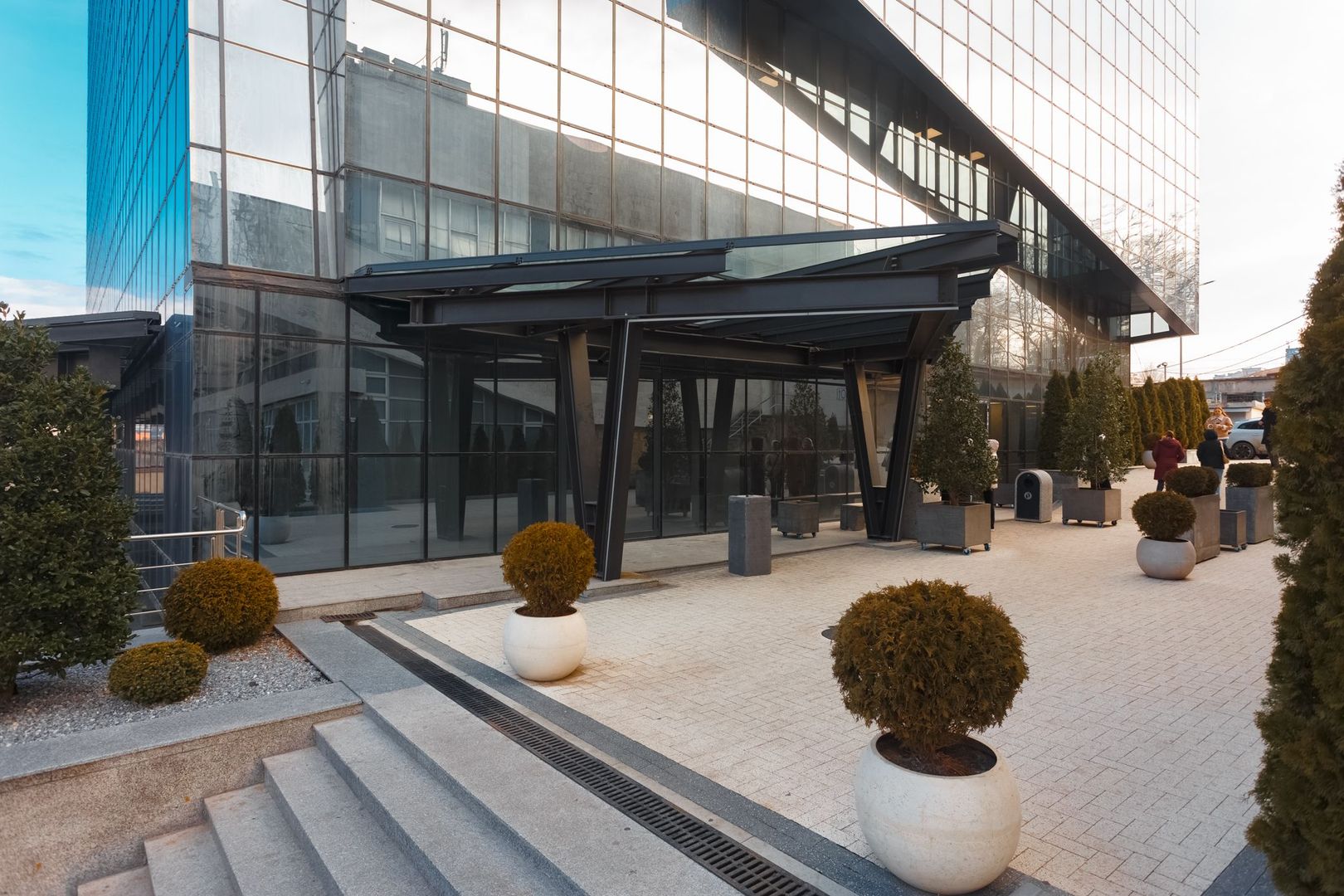 Spațiu Comercial. Business Centrul ROYAL TOWER - Poză 11