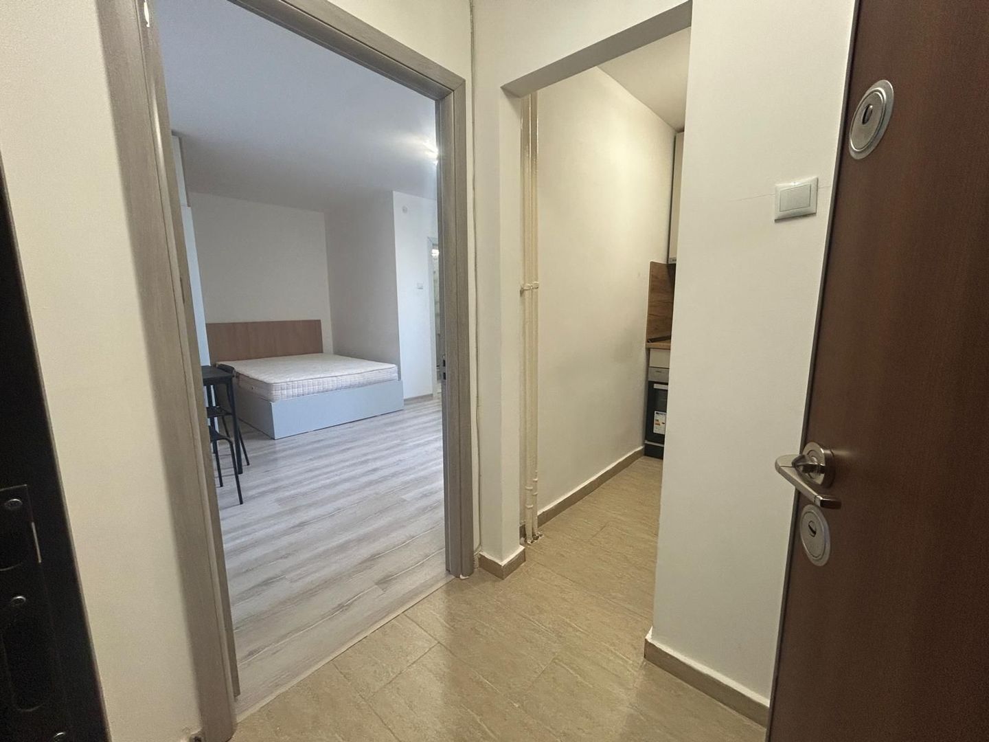 Vânzare Garsonieră/ Închiriere - Bd. Dinicu Golescu - complet renovată - Poză 4