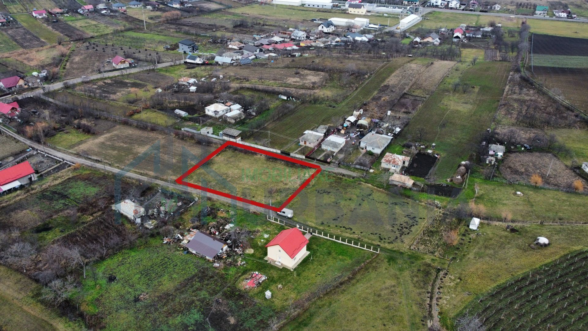 Teren intravilan construibil, 1.800 mp, acces la două drumuri, lângă E58, Scobinți - Poză 4