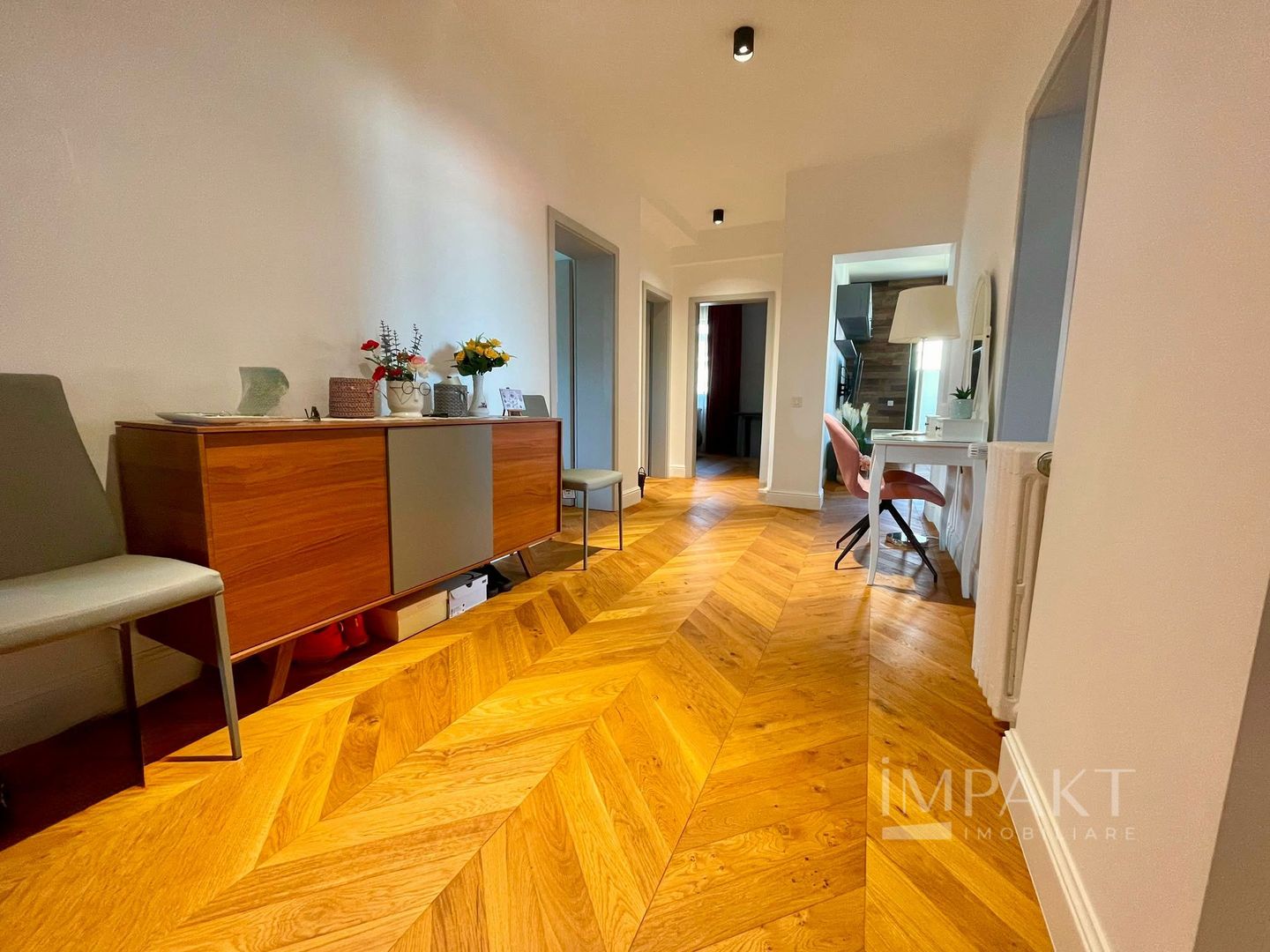 De inchiriat-Apartament cu 4 camere, Garaj și Parcare | Zona Centrala - Poză 7
