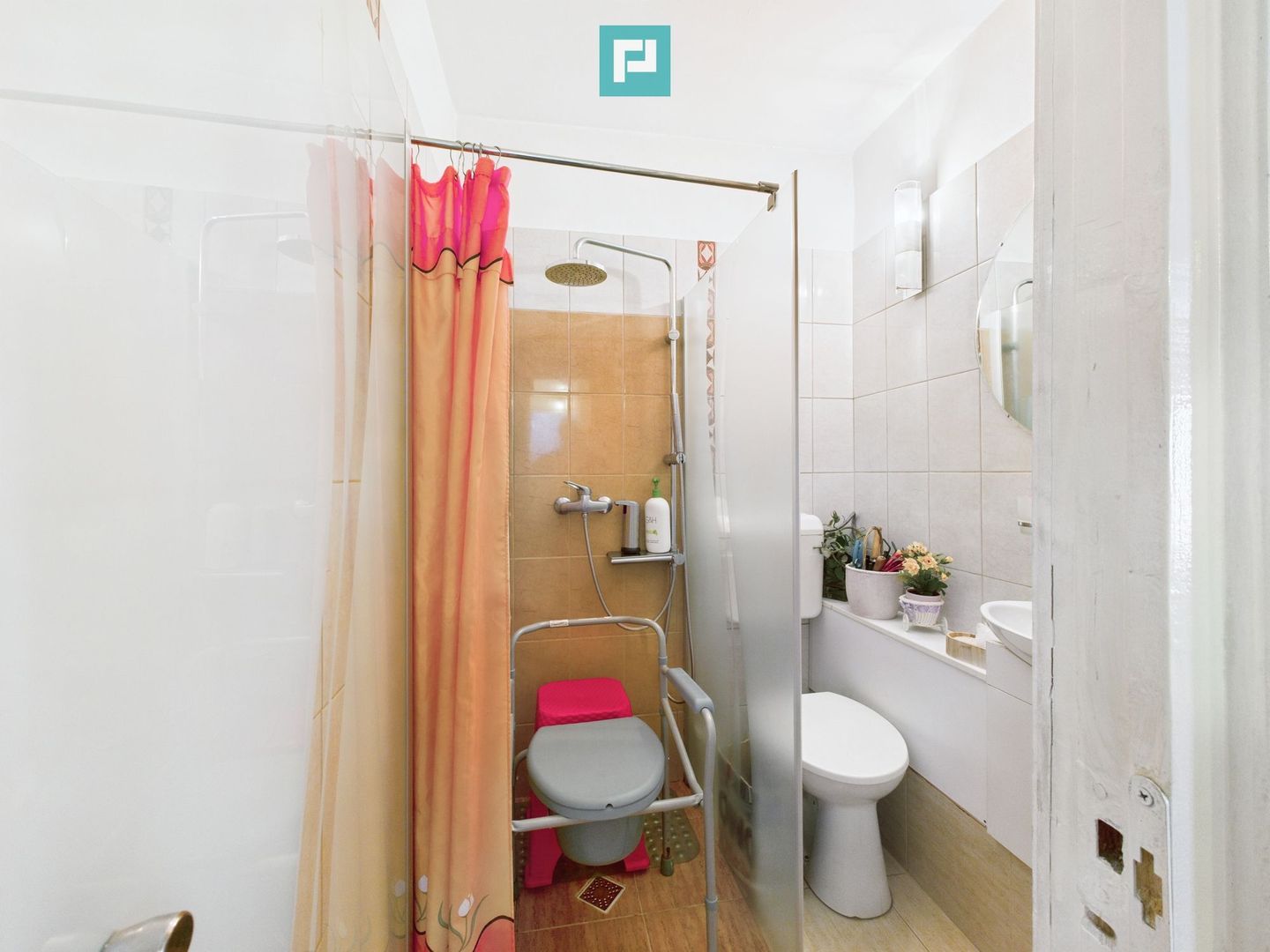 Apartament cu 3 camere, decomandat în Dâmbovița - Poză 8