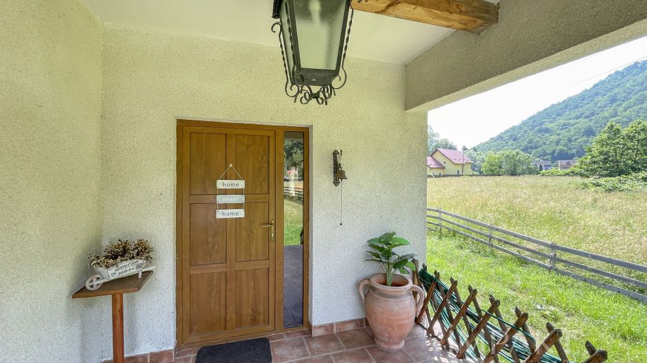 Vila superba 300mp + teren 1400mp & front la rau in Somesul Rece. - Poză 3