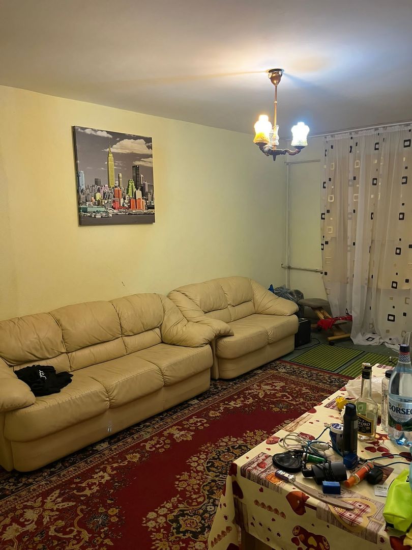 De vanzare apartament 3 camere Micro 16, etaj 4/4, 65.000 euro negociabil - Poză 1