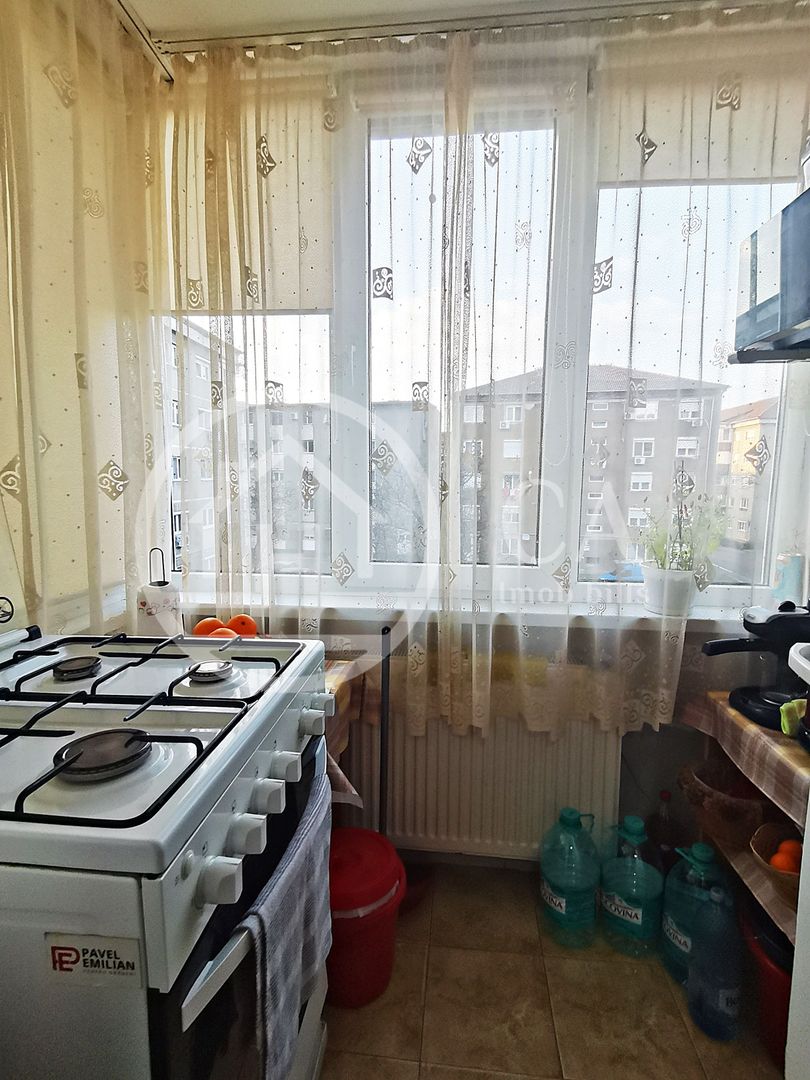 Apartament cu 3 camere de vanzare in zona Decebal, Oradea - Poză 11