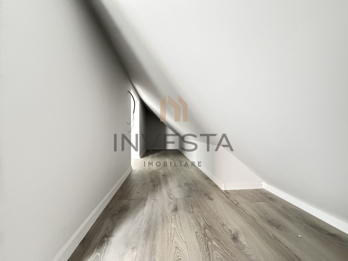 Mansarda de inchiriat in casa - Zona Dambovitei - Poză 2