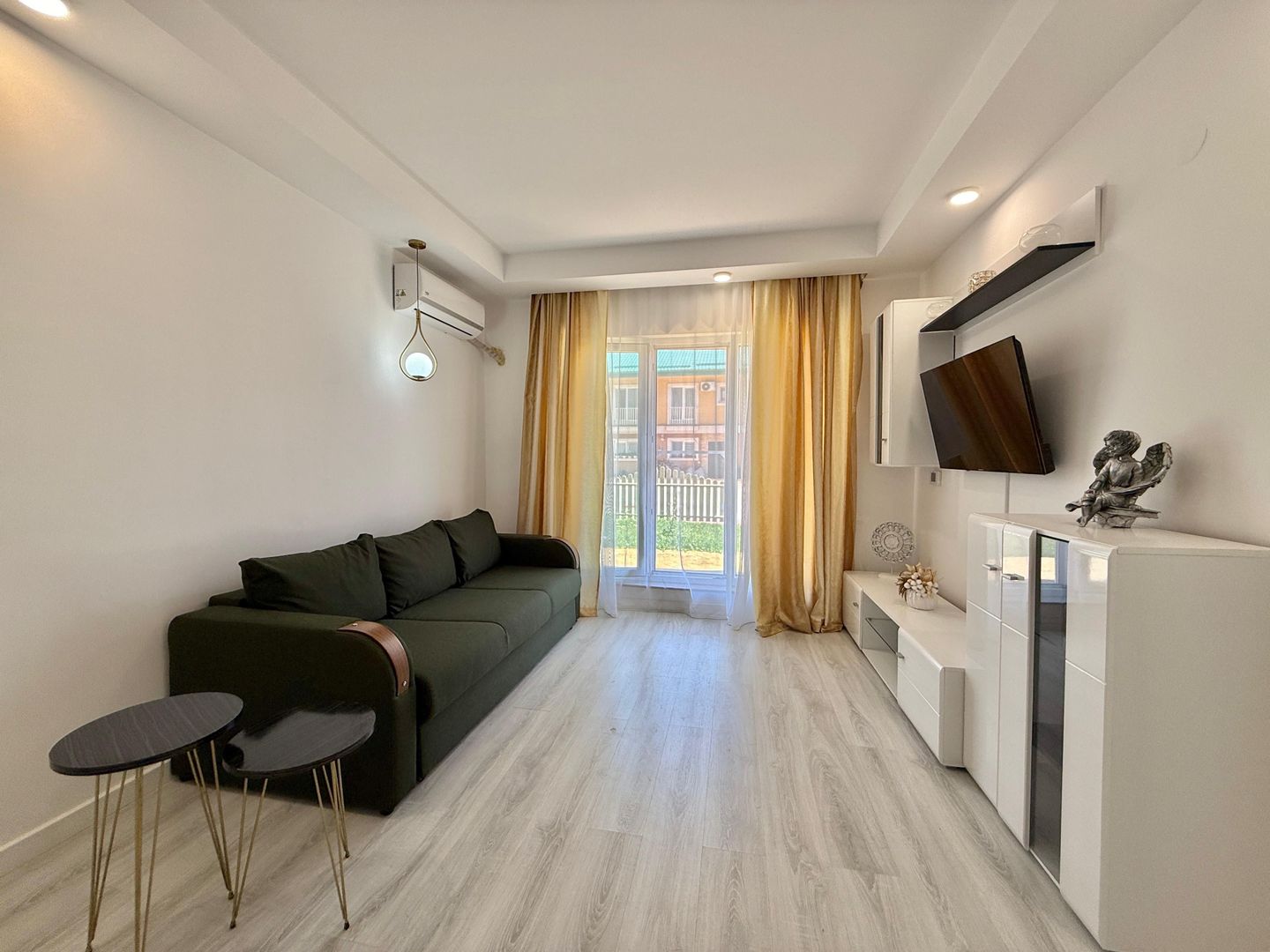 COSMOPOLIS - Apartament Tip studio cu 49 mp gradina,complet mobilat - Poză 2
