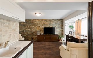 Apartament cu 3 camere în blocul Mobilux, Piața Vasile Milea - Poză 1