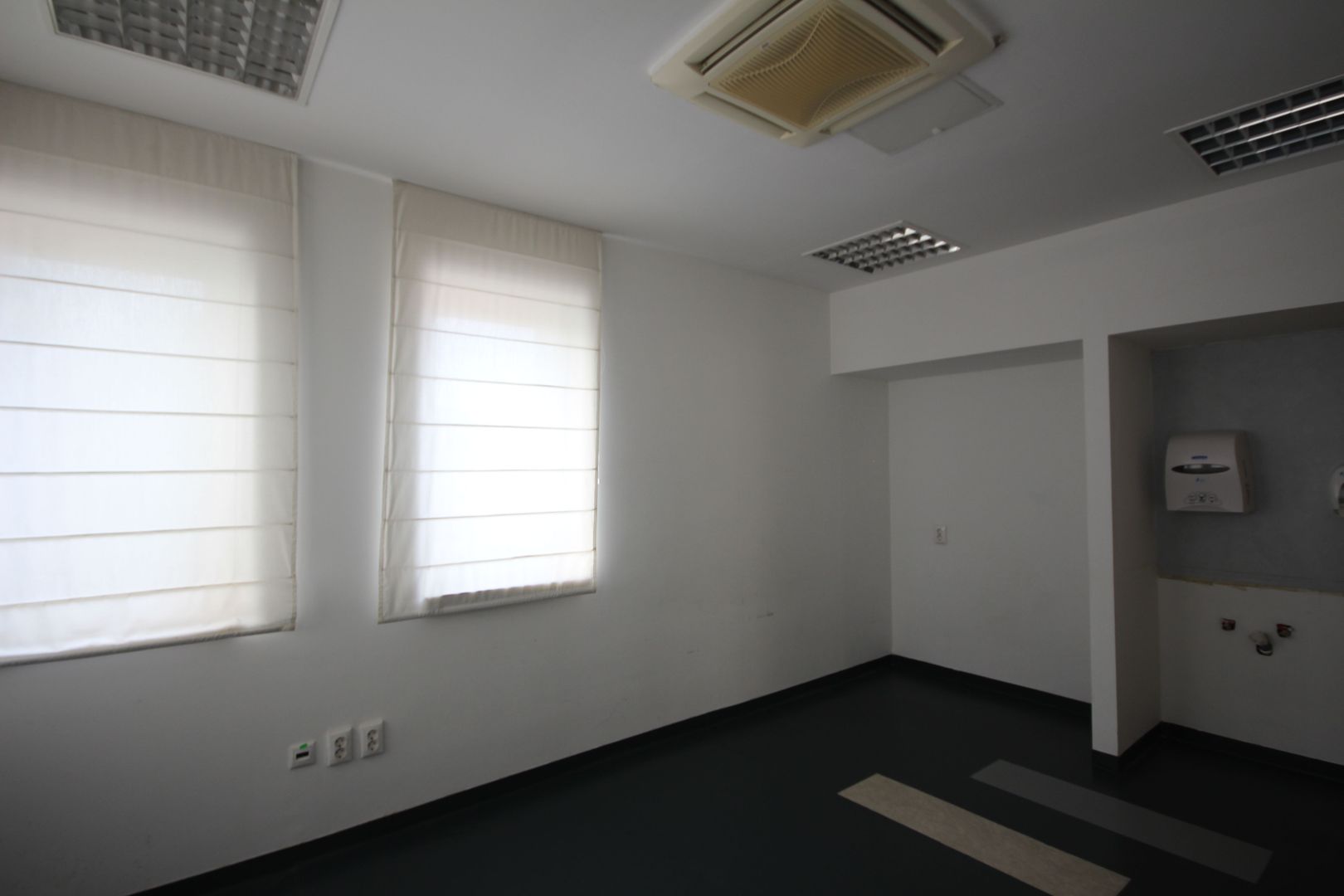 Cladire de birouri, SAD, parcare prorpie, clinica medicala - Poză 11