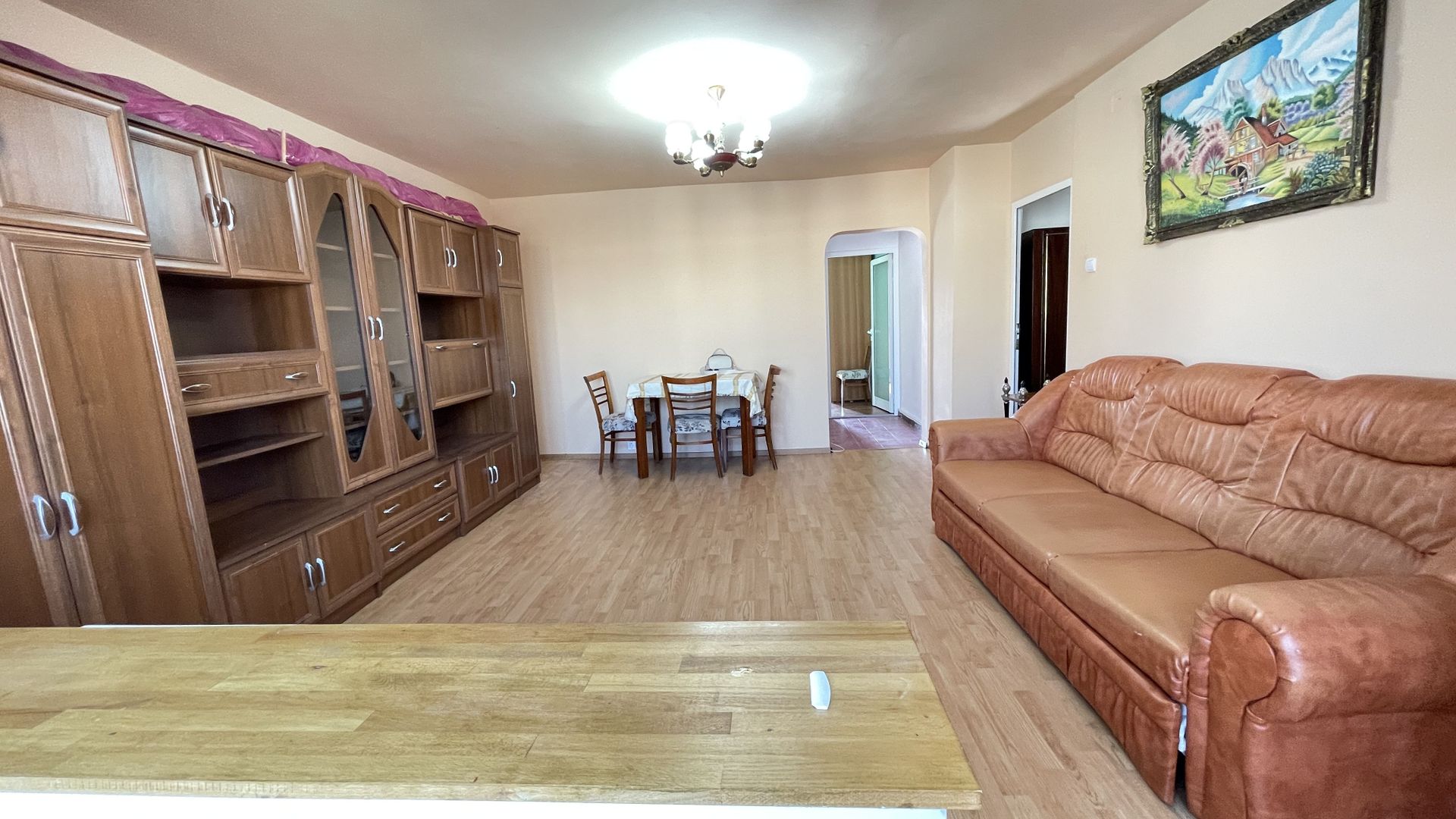 Apartament spațios cu două camere, etajul 4 cu acoperiș. - Poză 3